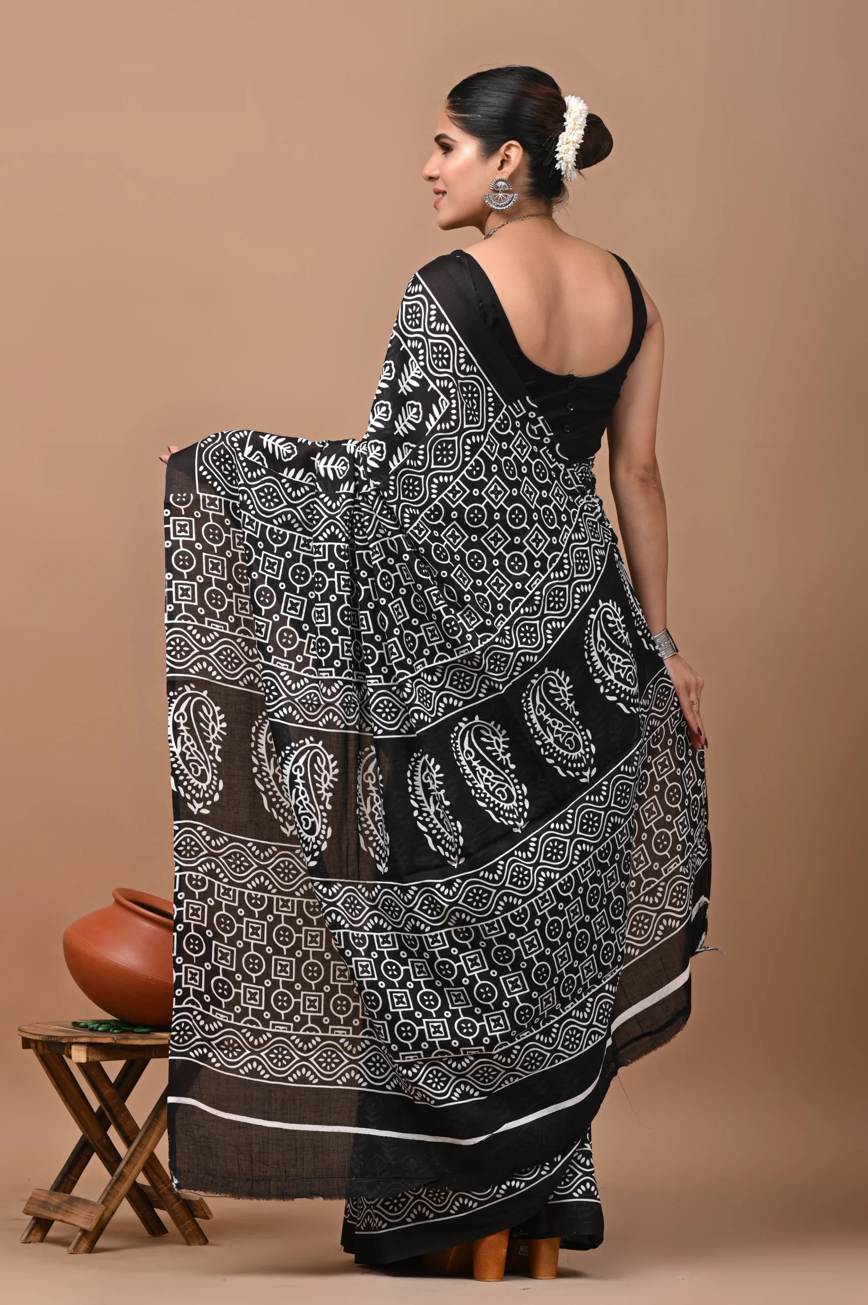 mc08 jaipuri hand block print pure cotton mulmul saree with blouse piece – black mc08 jaipuri hand block print pure cotton mulmul saree with blouse piece – black